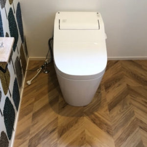 トイレリフォームでおすすめしたい床材とは？クッションフロア・フローリング・タイルの機能と選び方や費用について解説！
